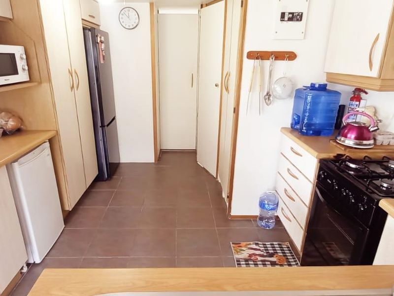 Cozy Fully Furnished 2-Bedroom Holiday Home in Secure Port O'Call Complex, Vaal Dam - Photo 3