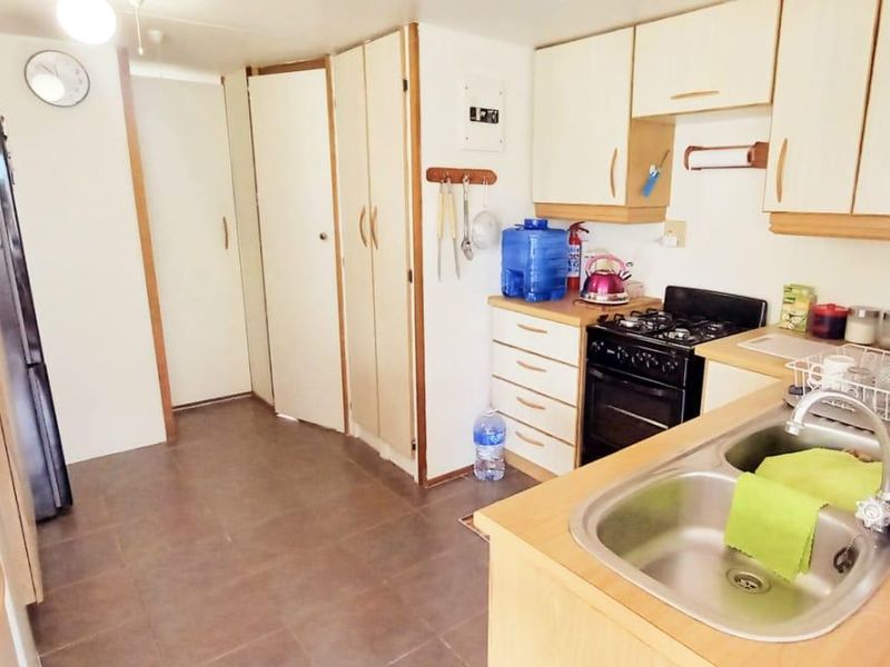 Cozy Fully Furnished 2-Bedroom Holiday Home in Secure Port O'Call Complex, Vaal Dam - Photo 2