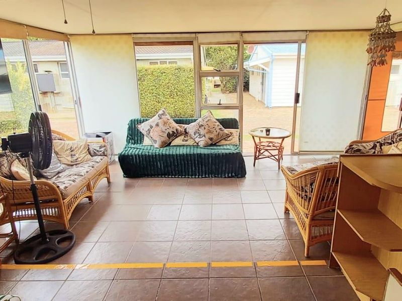 Cozy Fully Furnished 2-Bedroom Holiday Home in Secure Port O'Call Complex, Vaal Dam - Photo 6