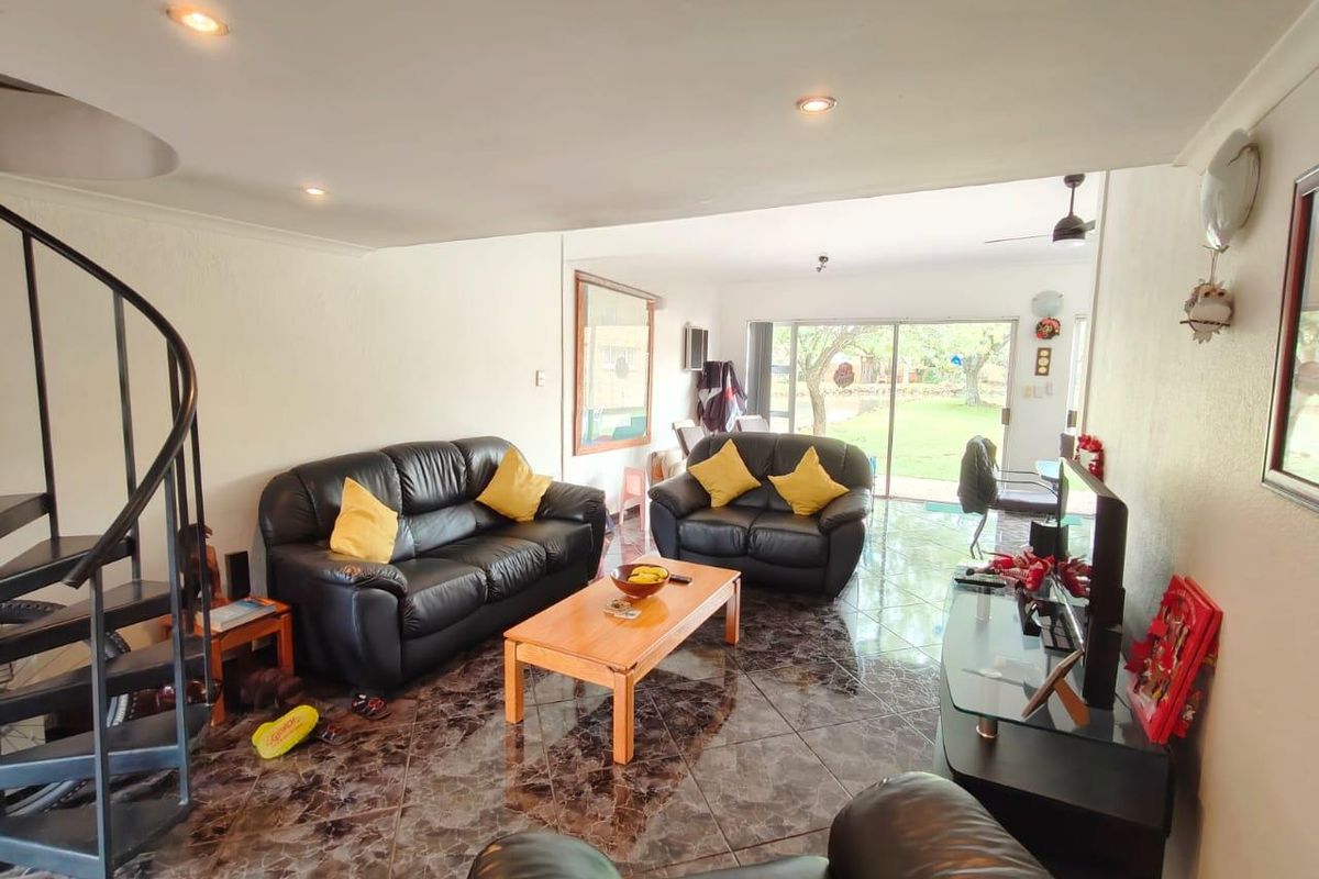 Charming 3-Bedroom House in Secure Vaal Marina Complex - Photo 3