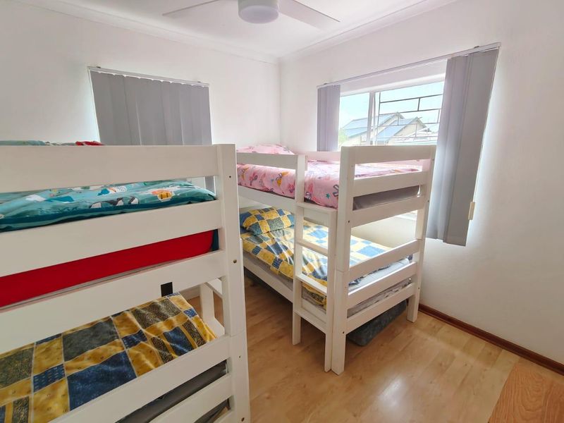 Charming 3-Bedroom House in Secure Vaal Marina Complex - Photo 9