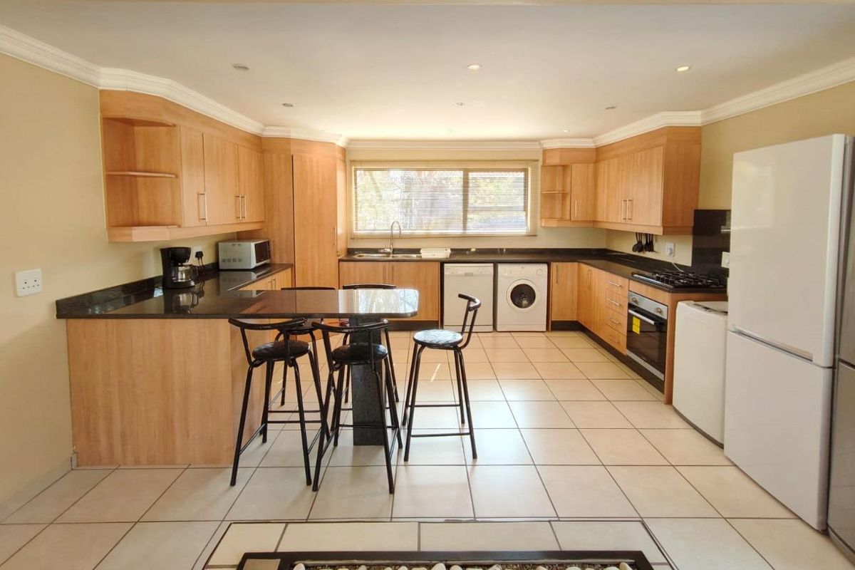 Holiday Complex with Stunning Dam Views and Modern Amenities - Photo 2