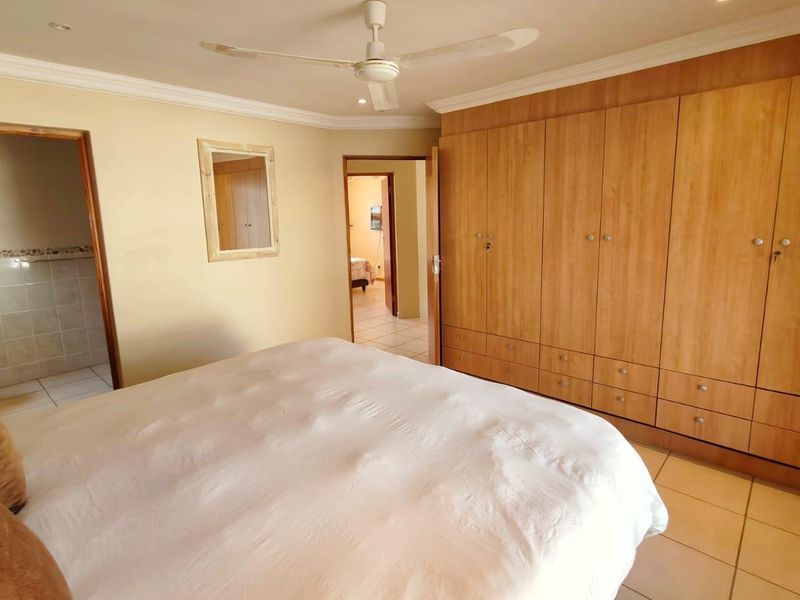 Holiday Complex with Stunning Dam Views and Modern Amenities - Photo 8