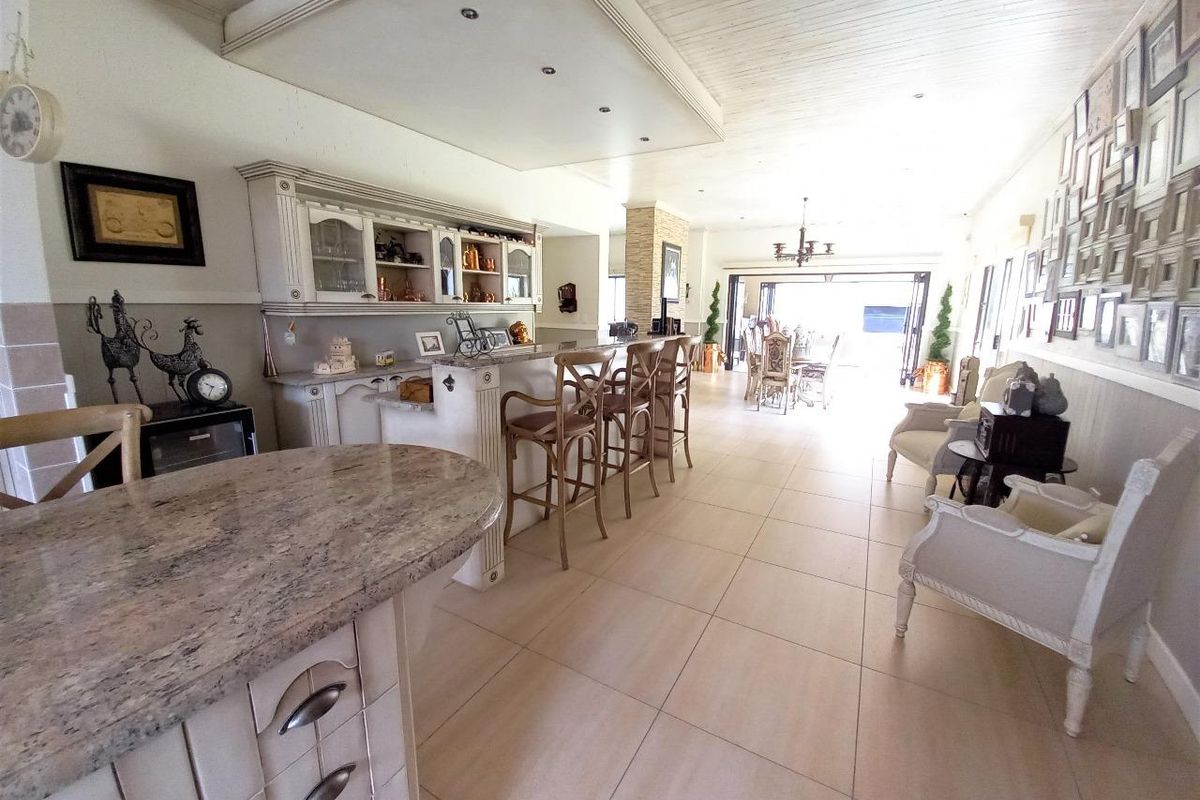 Spacious Family Home with Premium Features - Photo 2