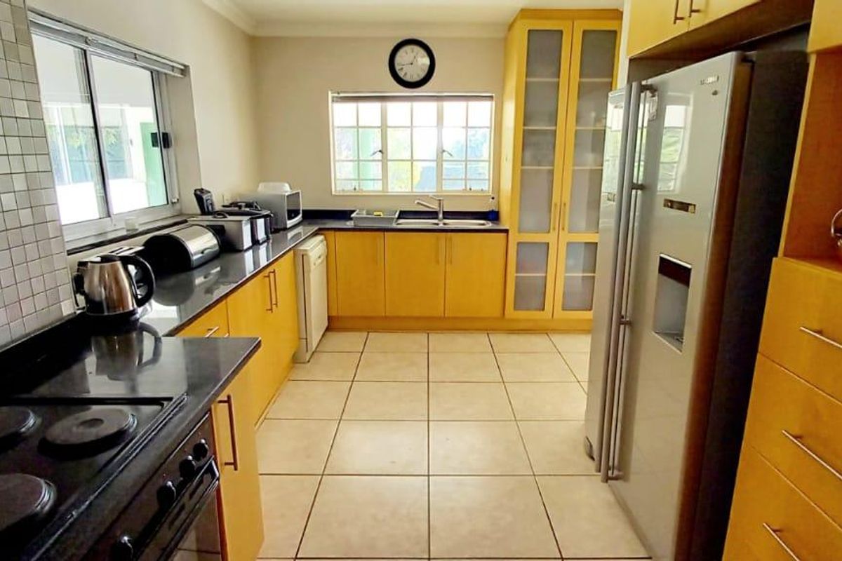 Spacious Family Home in a Secure Complex with Waterfront Access - Photo 4