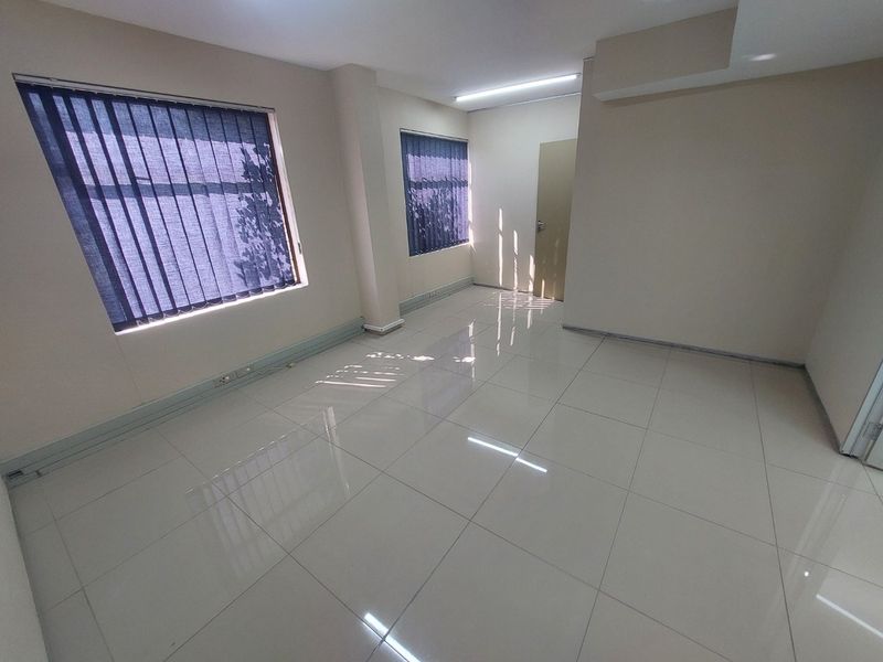 Commercial property for rent in Westville - Photo 9