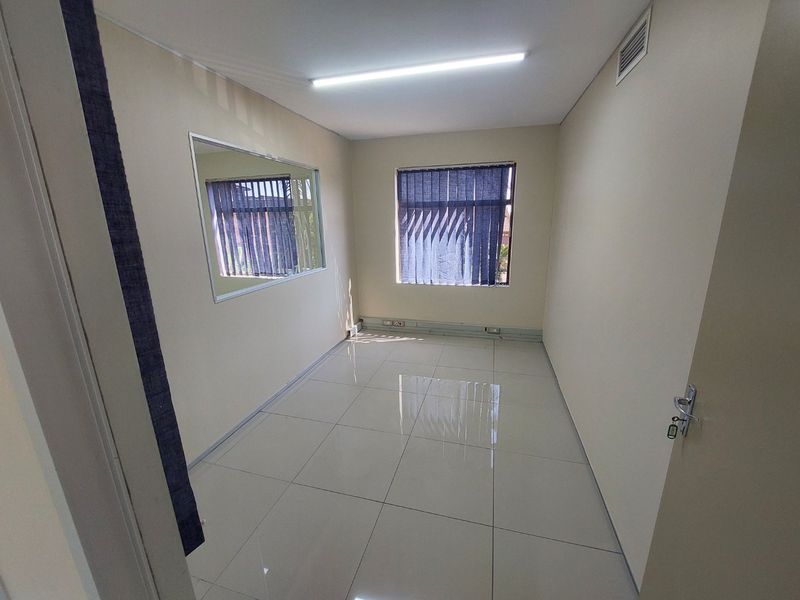 Commercial property for rent in Westville - Photo 6