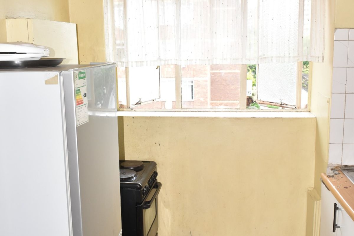 2.5 Bedroom Apartment For Sale in Sunnyside - Photo 2