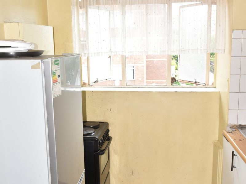 2.5 Bedroom Apartment For Sale in Sunnyside - Photo 2