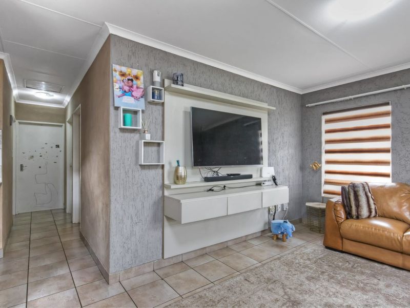 Standalone 3 Bedroom House for sale in Waterfield Estate, Centurion  - Photo 4