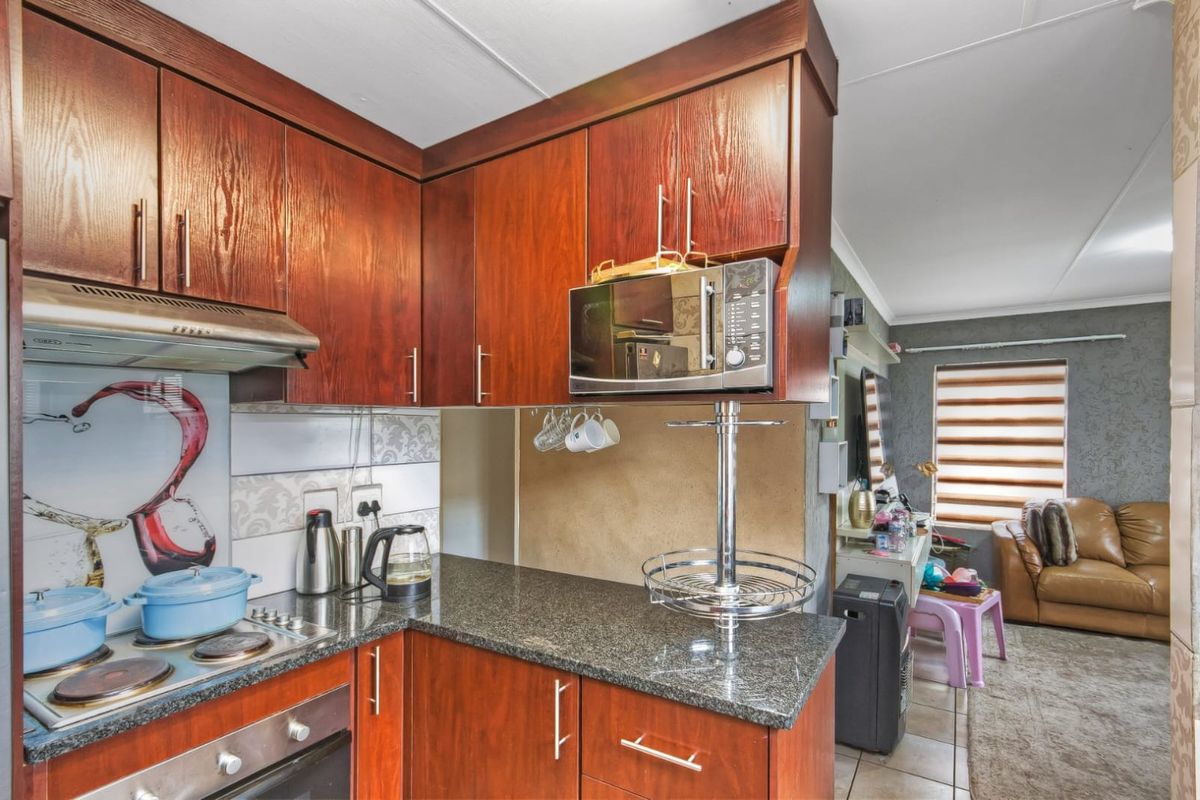 Standalone 3 Bedroom House for sale in Waterfield Estate, Centurion  - Photo 2