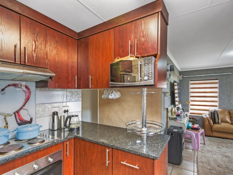 Standalone 3 Bedroom House for sale in Waterfield Estate, Centurion  - Photo 2