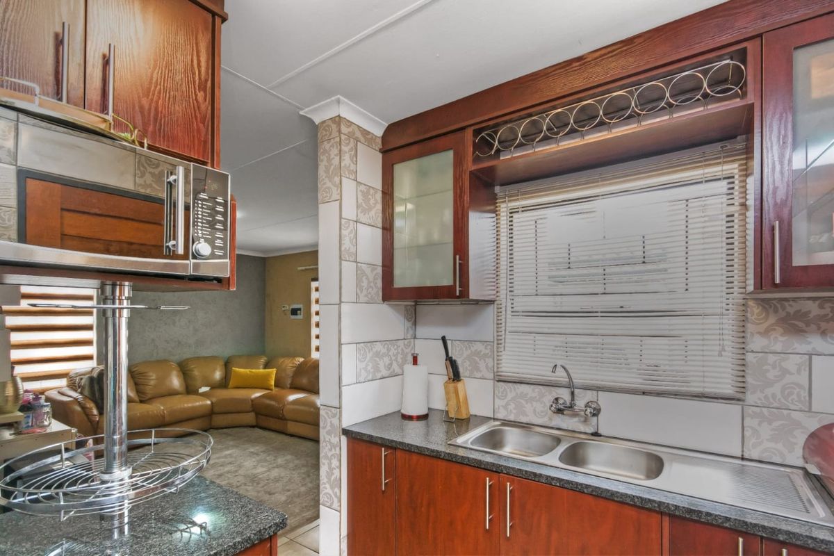 Standalone 3 Bedroom House for sale in Waterfield Estate, Centurion  - Photo 3