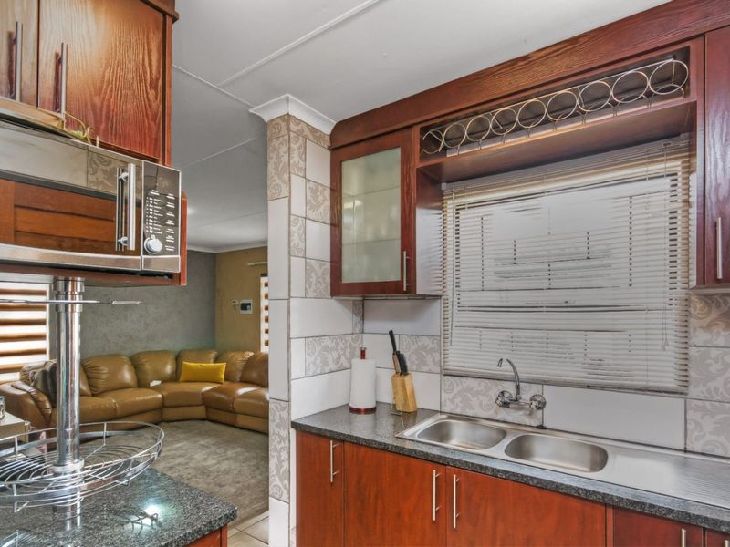 Standalone 3 Bedroom House for sale in Waterfield Estate, Centurion  - Photo 3