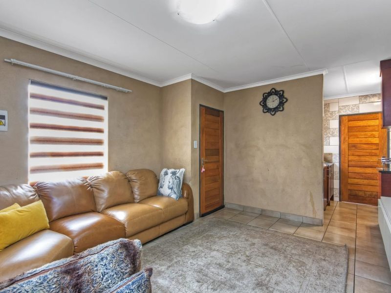 Standalone 3 Bedroom House for sale in Waterfield Estate, Centurion  - Photo 7