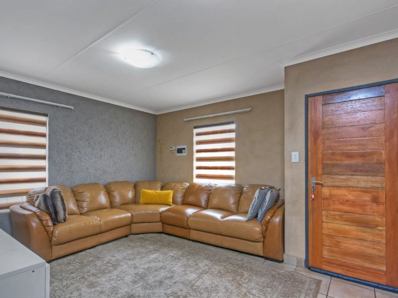 Standalone 3 Bedroom House for sale in Waterfield Estate, Centurion  - Photo 6