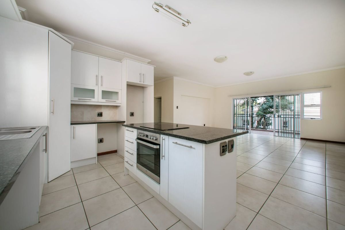 Immaculate 2 Bed Apartment in Parkview, Johannesburg  - Photo 5