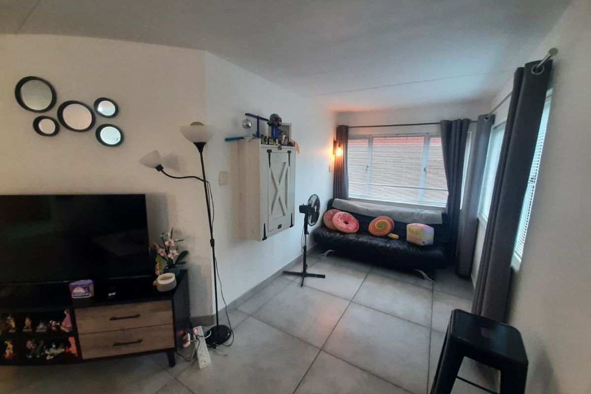 2 Bedroom For Sale in Hatfield - Photo 3