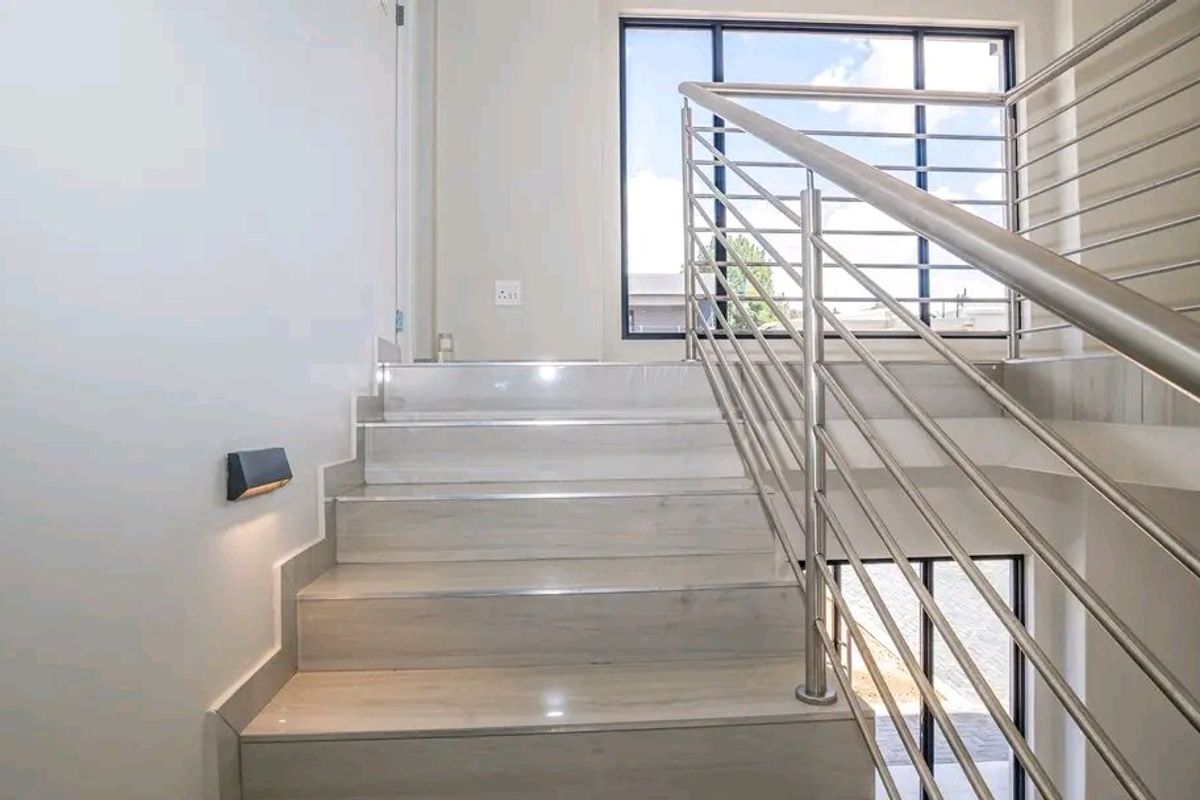 4 bedroom luxury home in Roodepark Eco Estate  - Photo 4