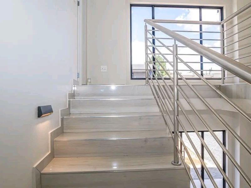 4 bedroom luxury home in Roodepark Eco Estate  - Photo 4