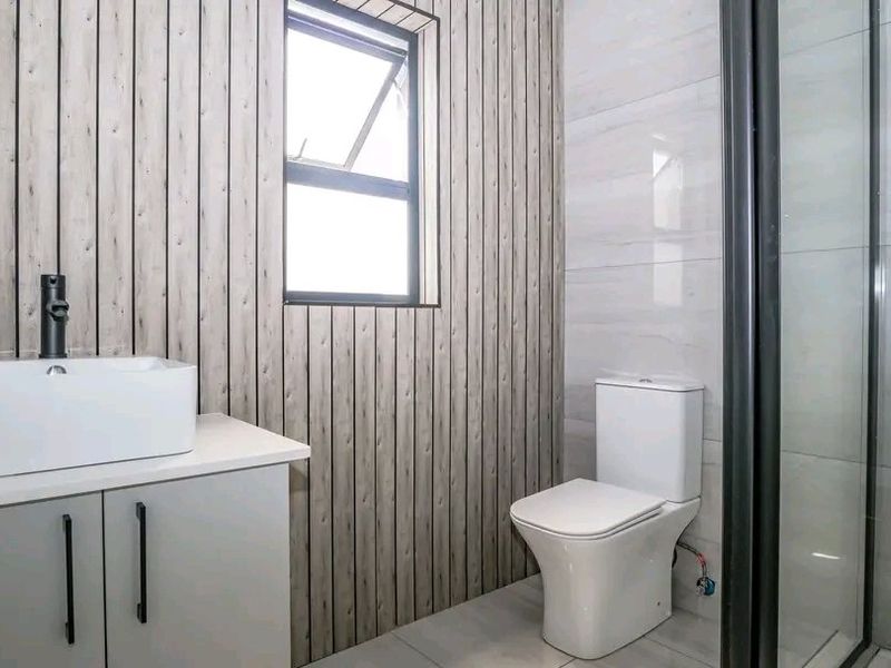 4 bedroom luxury home in Roodepark Eco Estate  - Photo 7