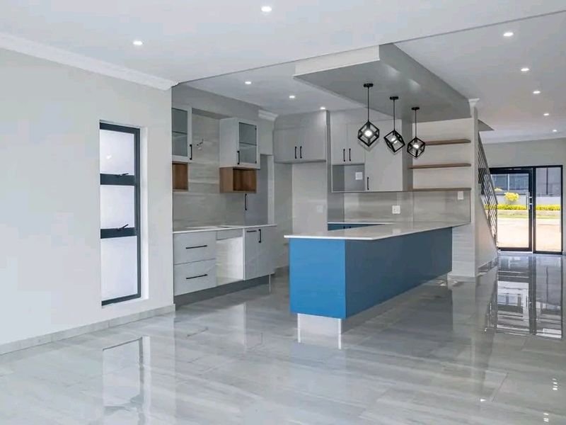 4 bedroom luxury home in Roodepark Eco Estate  - Photo 2