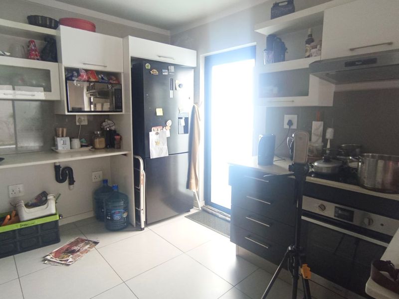 3 bedroom, 2.5 bathroom, Double garage duplex in Equestria  - Photo 5