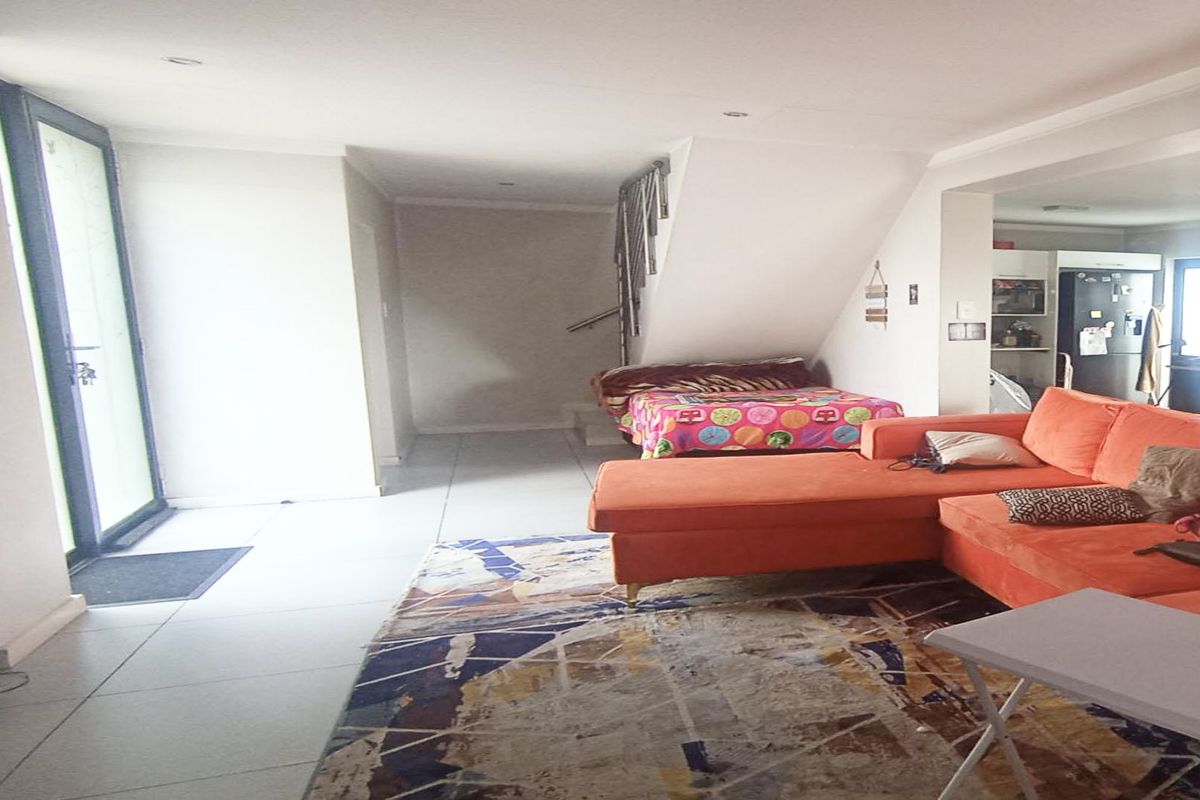 3 bedroom, 2.5 bathroom, Double garage duplex in Equestria  - Photo 3