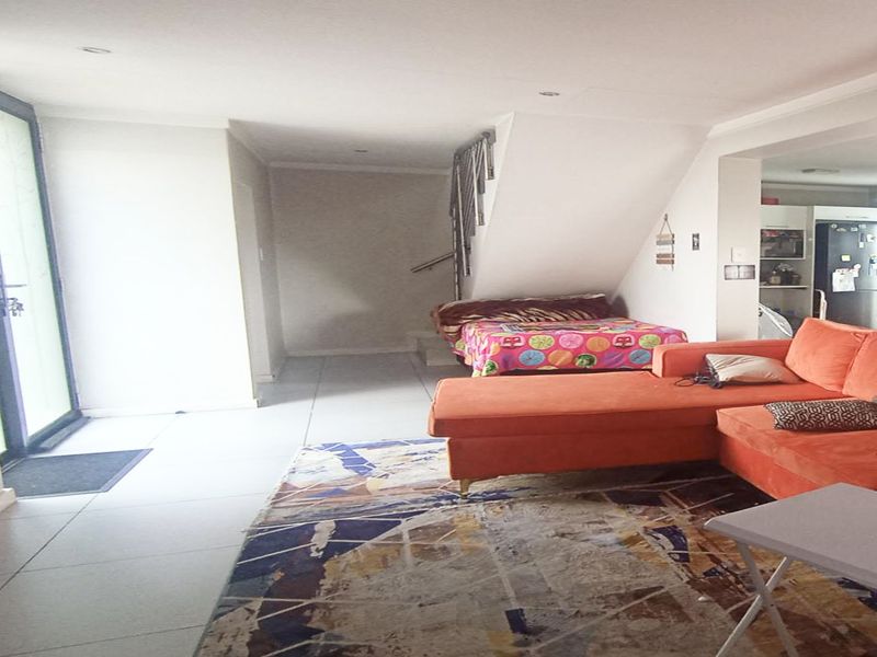 3 bedroom, 2.5 bathroom, Double garage duplex in Equestria  - Photo 3