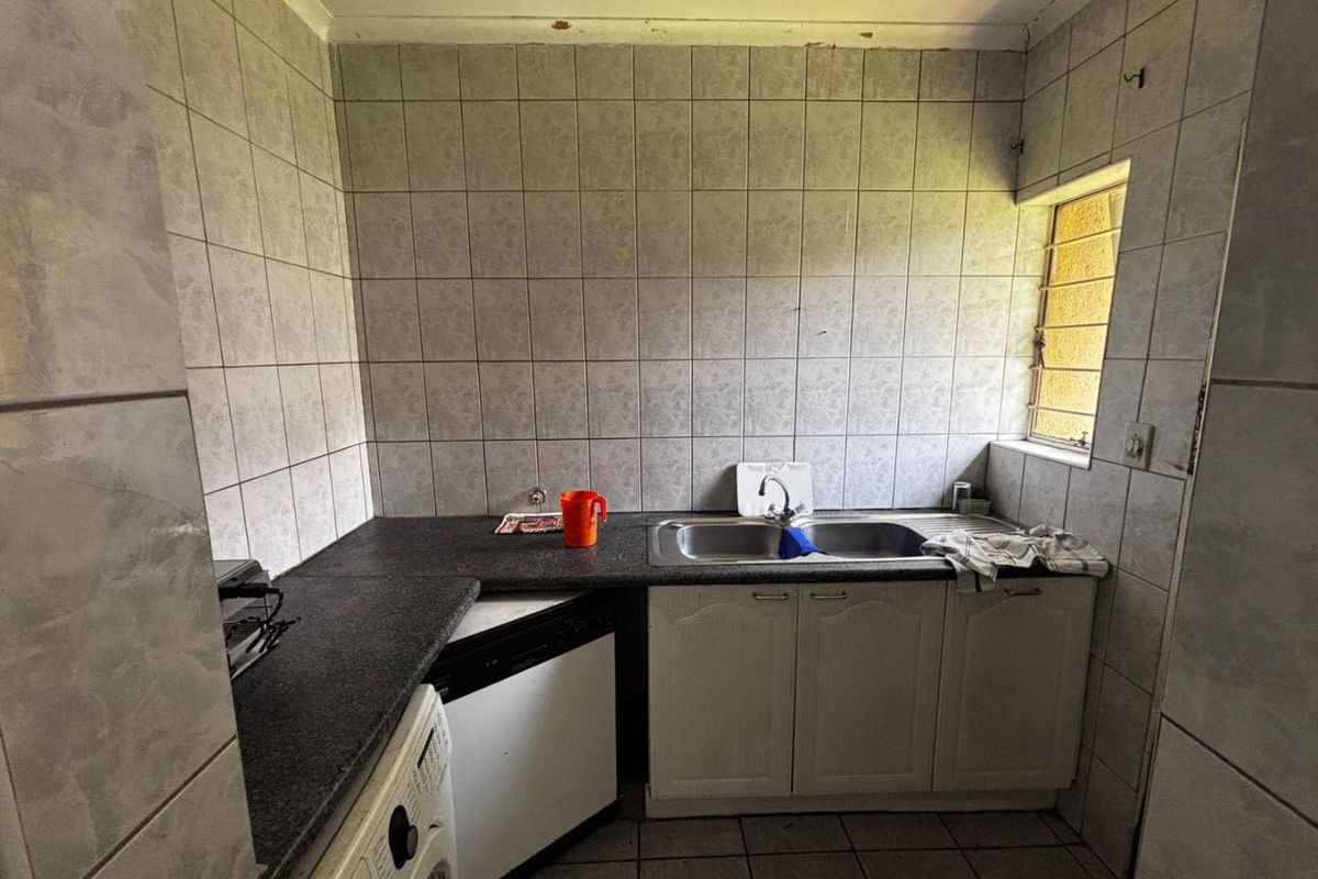 Family Living Meets Entertainer’s Paradise in Sunward Park - Photo 4