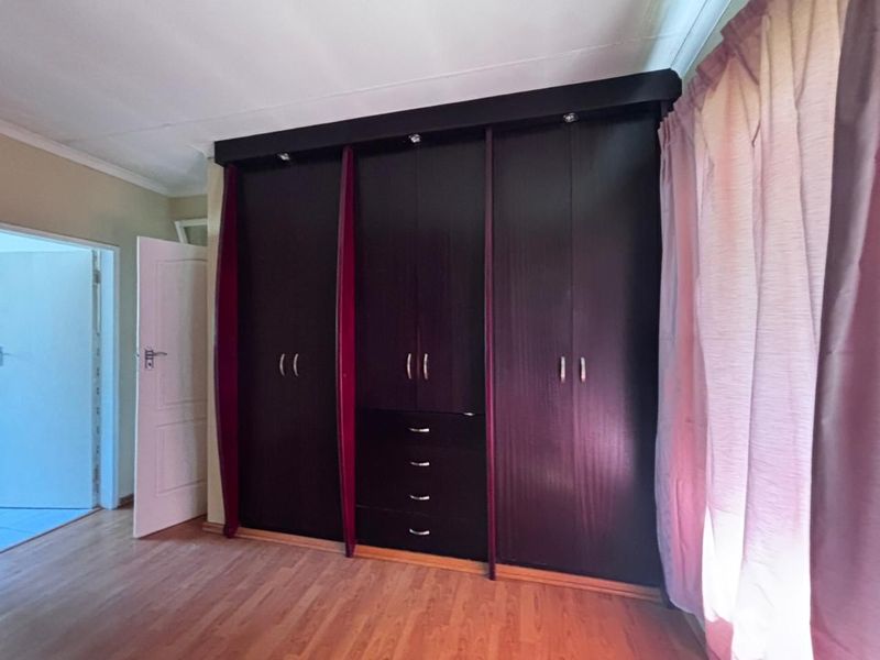 Family Living Meets Entertainer’s Paradise in Sunward Park - Photo 9