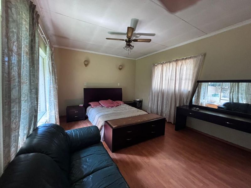 Family Living Meets Entertainer’s Paradise in Sunward Park - Photo 7