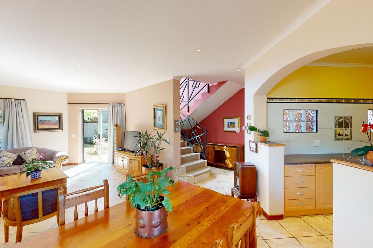 Walk 100m to the beach from this 3 bed home with two flatlets in popular Cola Beach, Sedgefield. - Photo 3