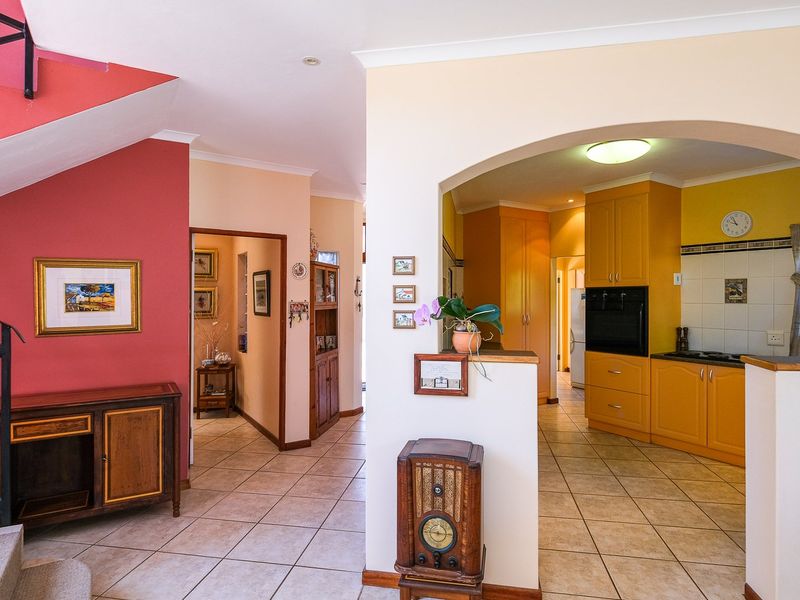Walk 100m to the beach from this 3 bed home with two flatlets in popular Cola Beach, Sedgefield. - Photo 6