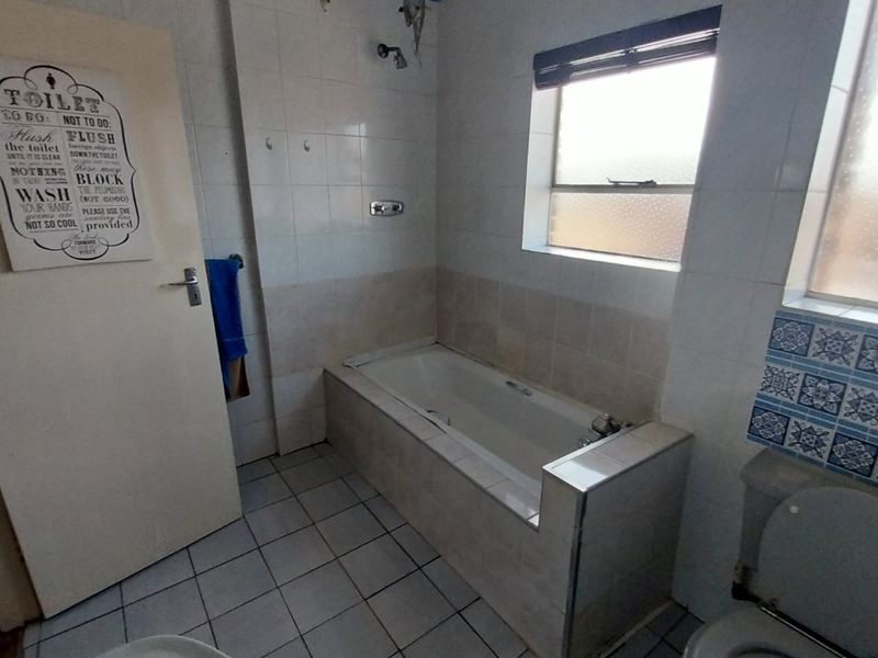 Secure Stylish Duplex Living in Birchleigh - Photo 9