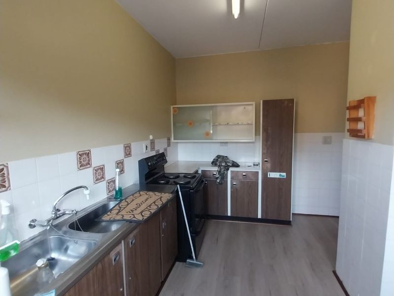 Bright Townhouse in Birchleigh with Garden Access - Photo 7