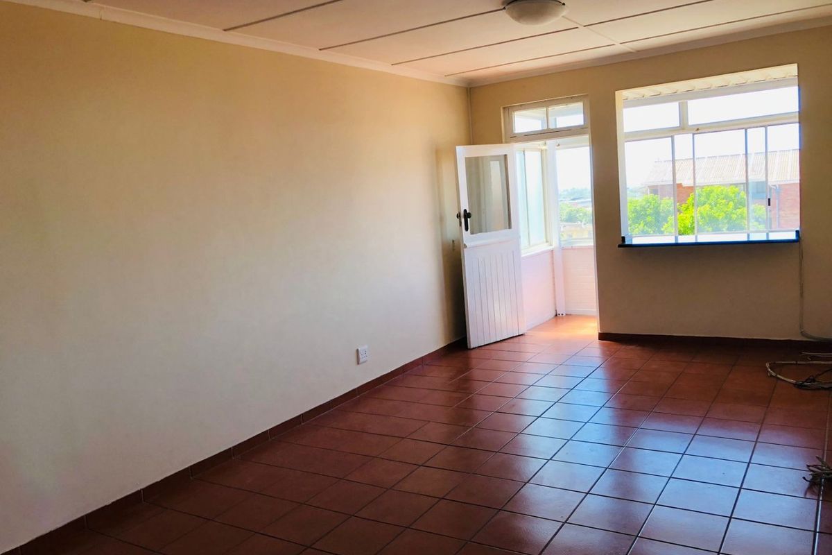 2.5 Bedrooms, 1 bathroom Apartment To Let In Morningside, Durban - Photo 2