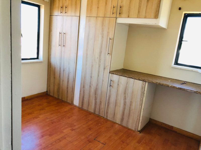 2.5 Bedrooms, 1 bathroom Apartment To Let In Morningside, Durban - Photo 7