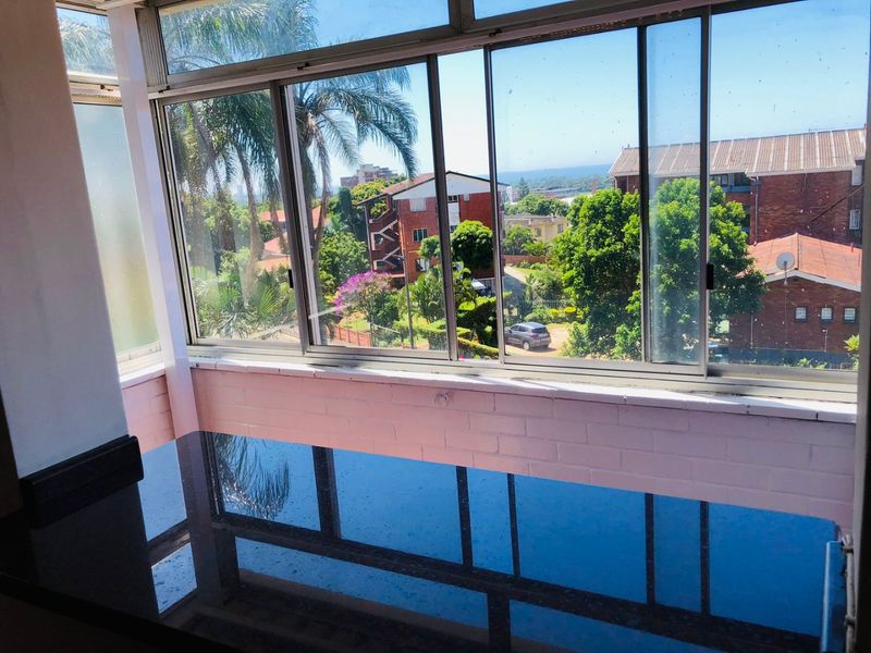 2.5 Bedrooms, 1 bathroom Apartment To Let In Morningside, Durban - Photo 5