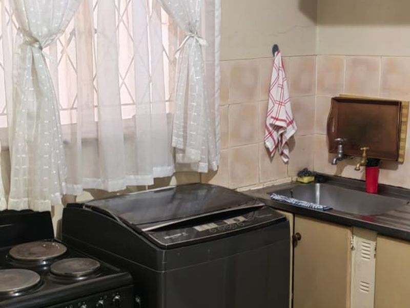 Spacious 1-Bedroom Apartment in Established Sectional Title Block - Photo 10