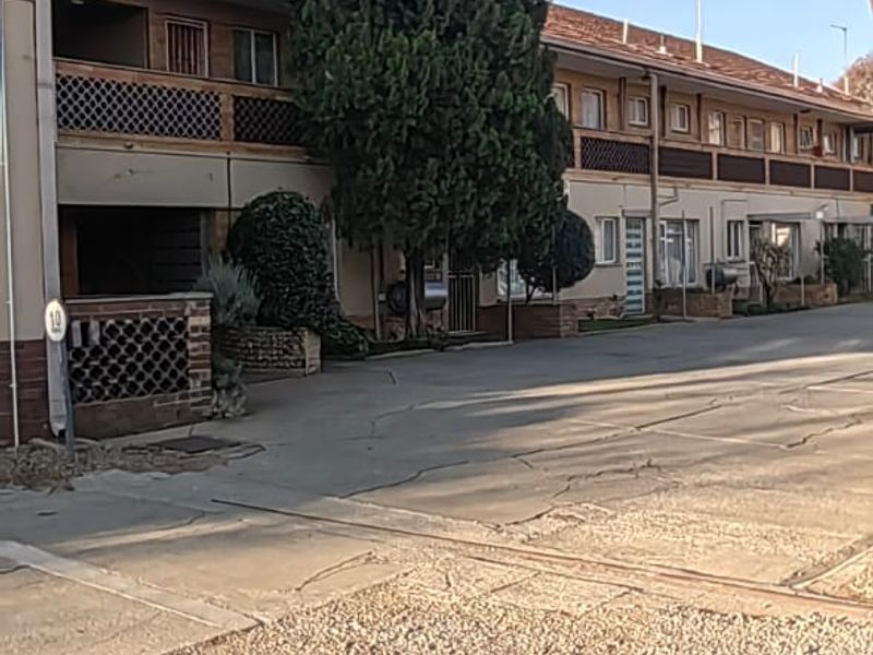 Spacious 1-Bedroom Apartment in Established Sectional Title Block - Photo 8