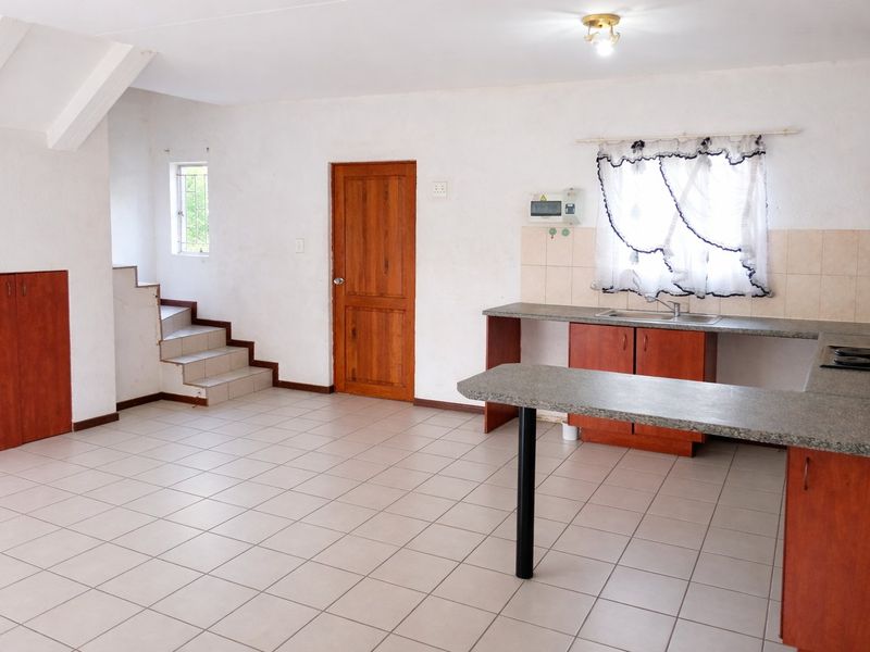 2 Bedroom Open Plan Apartment in Greenstone Hill - Photo 5