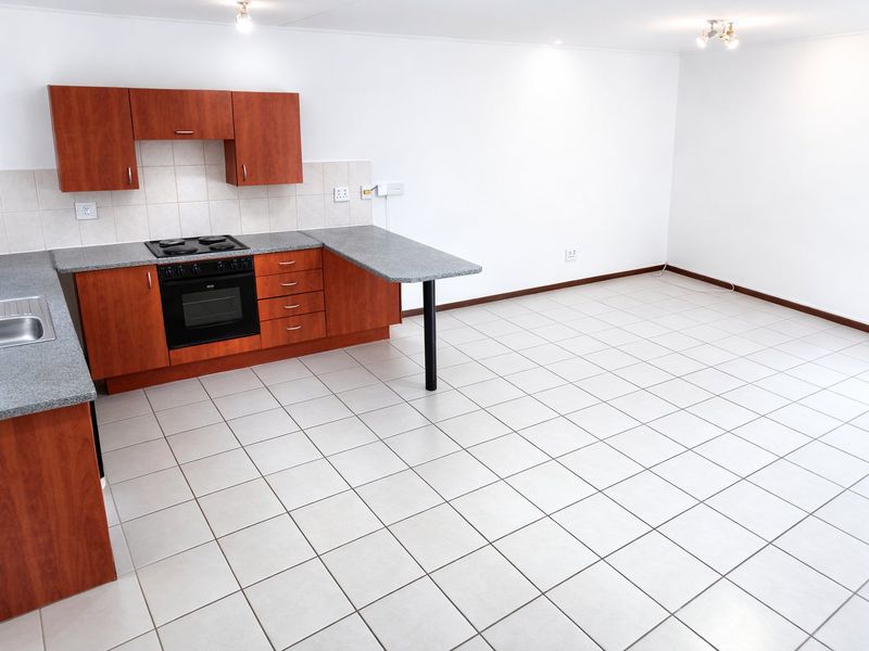 2 Bedroom Open Plan Apartment in Greenstone Hill - Photo 3
