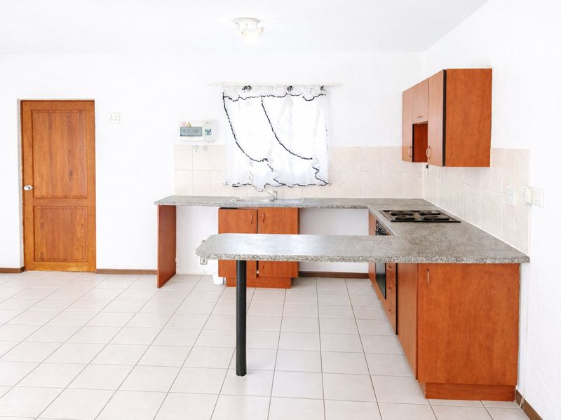 2 Bedroom Open Plan Apartment in Greenstone Hill - Photo 2
