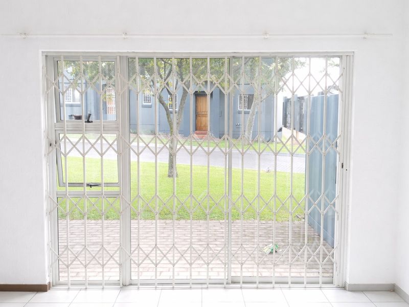 2 Bedroom Open Plan Apartment in Greenstone Hill - Photo 8