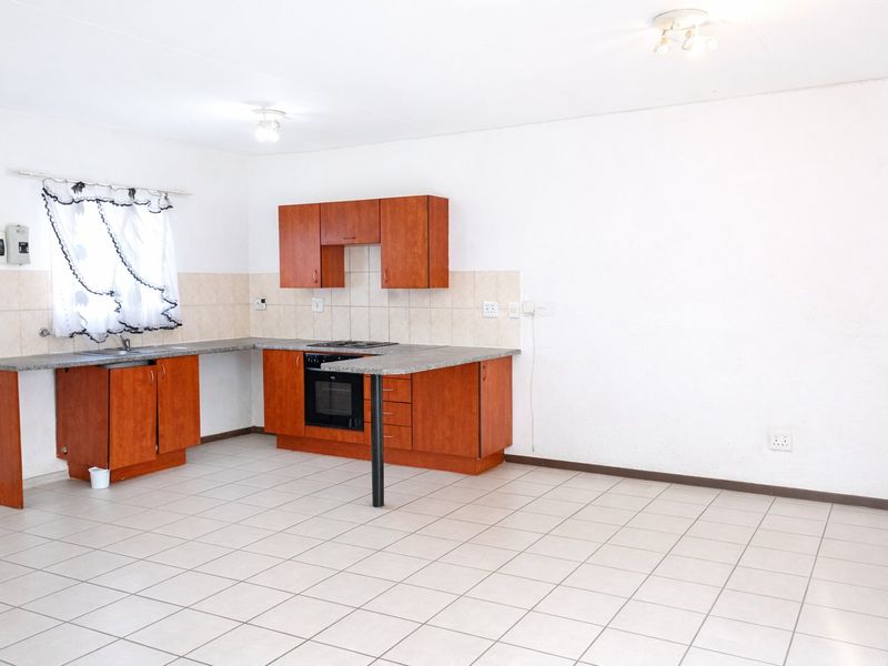 2 Bedroom Open Plan Apartment in Greenstone Hill - Photo 4