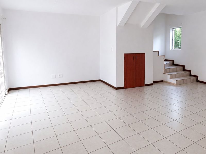 2 Bedroom Open Plan Apartment in Greenstone Hill - Photo 6