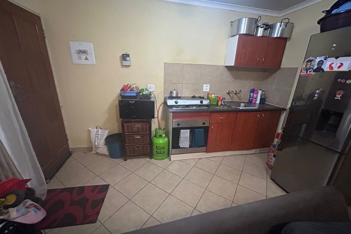 2 bedroom townhouse for rental in Olivenhoutbos  - Photo 4