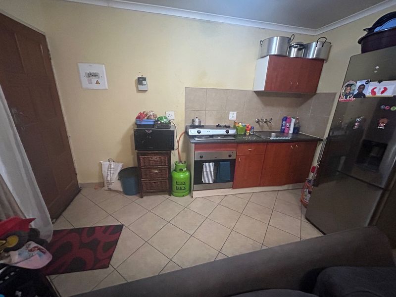 2 bedroom townhouse for rental in Olivenhoutbos  - Photo 4