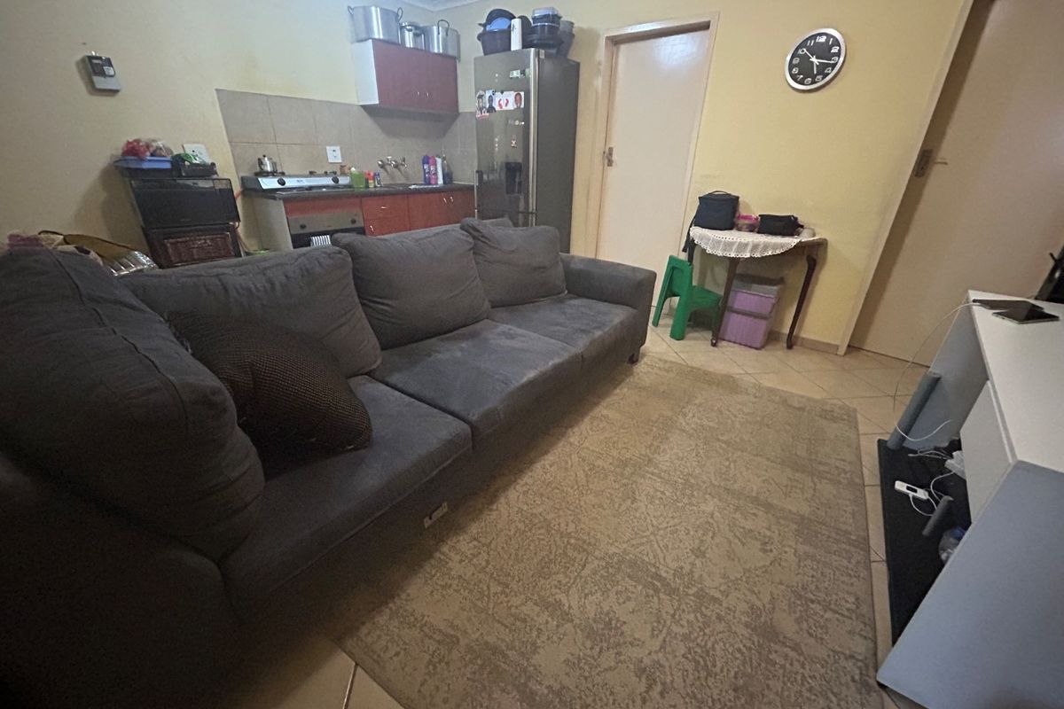 2 bedroom townhouse for rental in Olivenhoutbos  - Photo 5